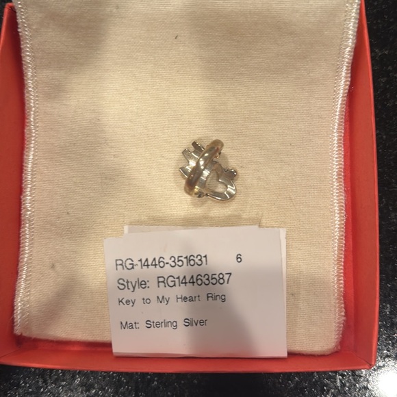 James Avery - Key to my heart size 6 ring - Picture 3 of 4